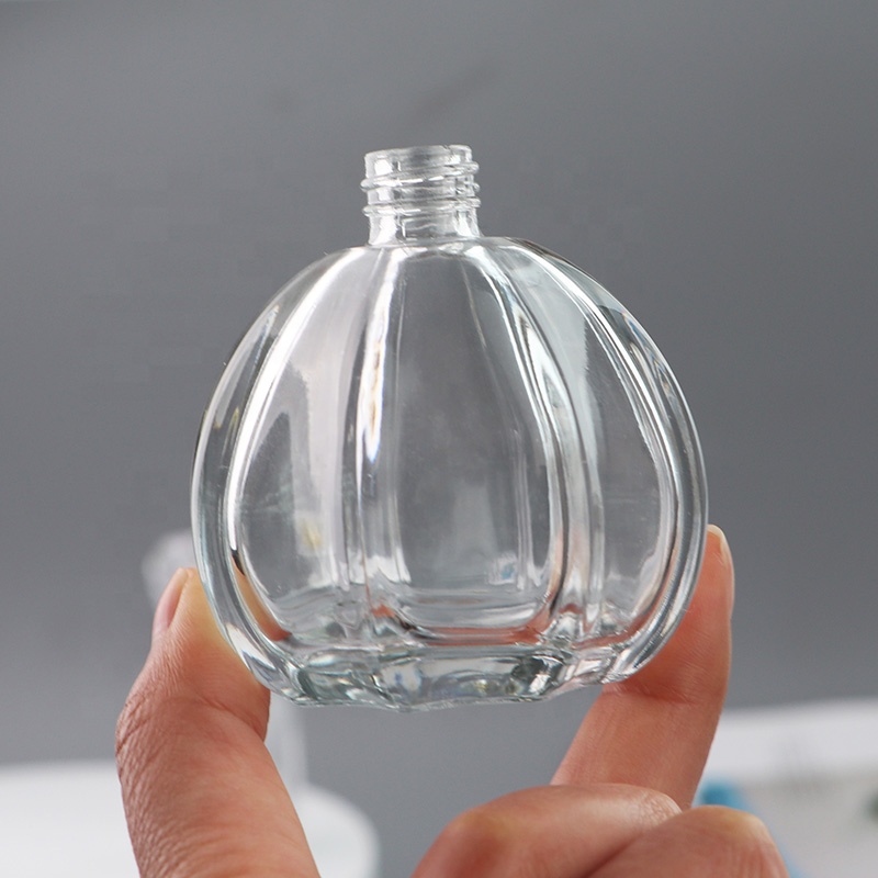 China Empty 60ml Refillable Round Glass Spray Cosmetic Bottle Perfume
