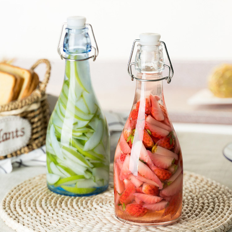 China Factory Direct 500ml Airtight Transparent Glass Bottles with Swing Top for Storage Drinks