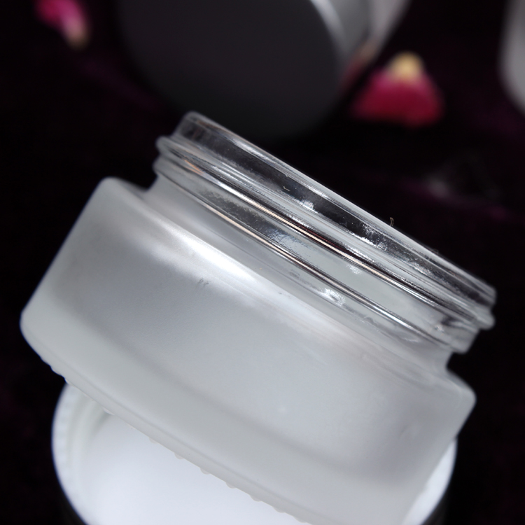 China Factory Good Quality Elegant Fancy Empty Cosmetics Cream Glass Bottles