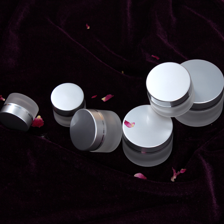 China Factory Good Quality Elegant Fancy Empty Cosmetics Cream Glass Bottles