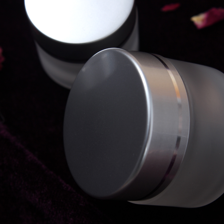 China Factory Good Quality Elegant Fancy Empty Cosmetics Cream Glass Bottles