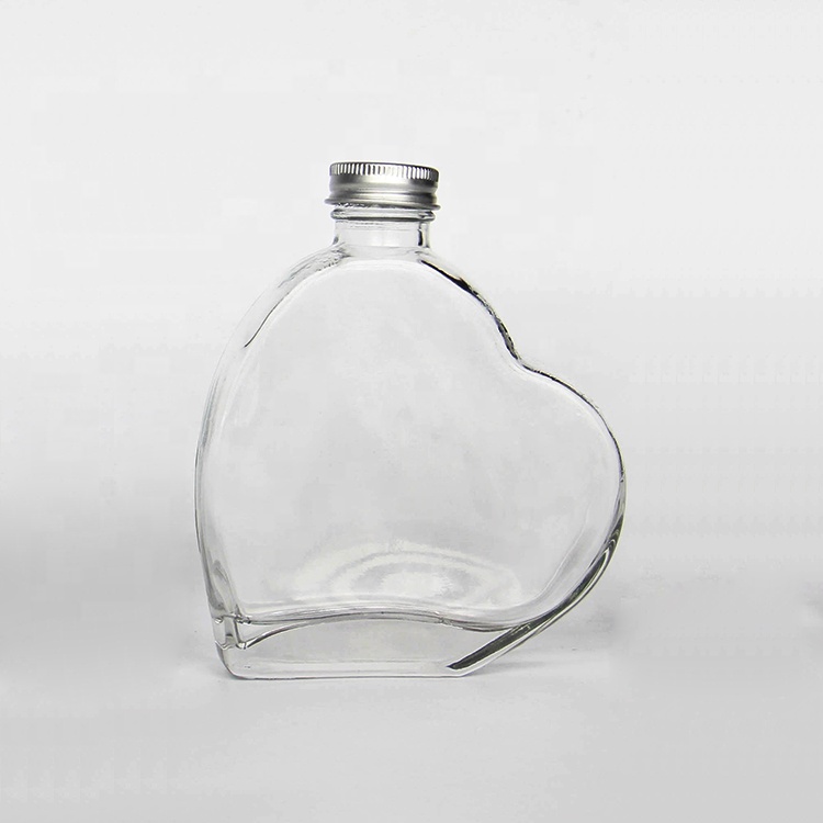 China Manufacturer Heart Shape 8oz 250 ML Flint Empty Beverage Rum Bottles for Wine Supplier