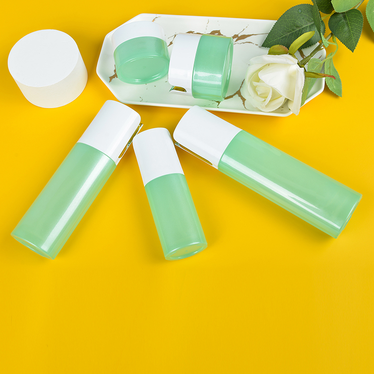 China Manufacturer Low MOQ 15Ml 30Ml 50Ml Customize Logo Green Empty Glass Lotion Bottle