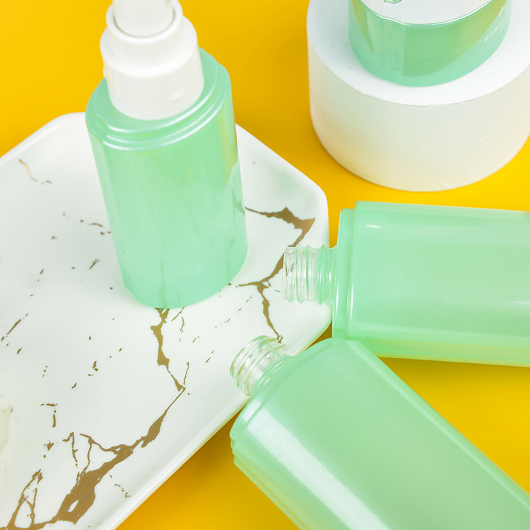 China Manufacturer Low MOQ 15Ml 30Ml 50Ml Customize Logo Green Empty Glass Lotion Bottle
