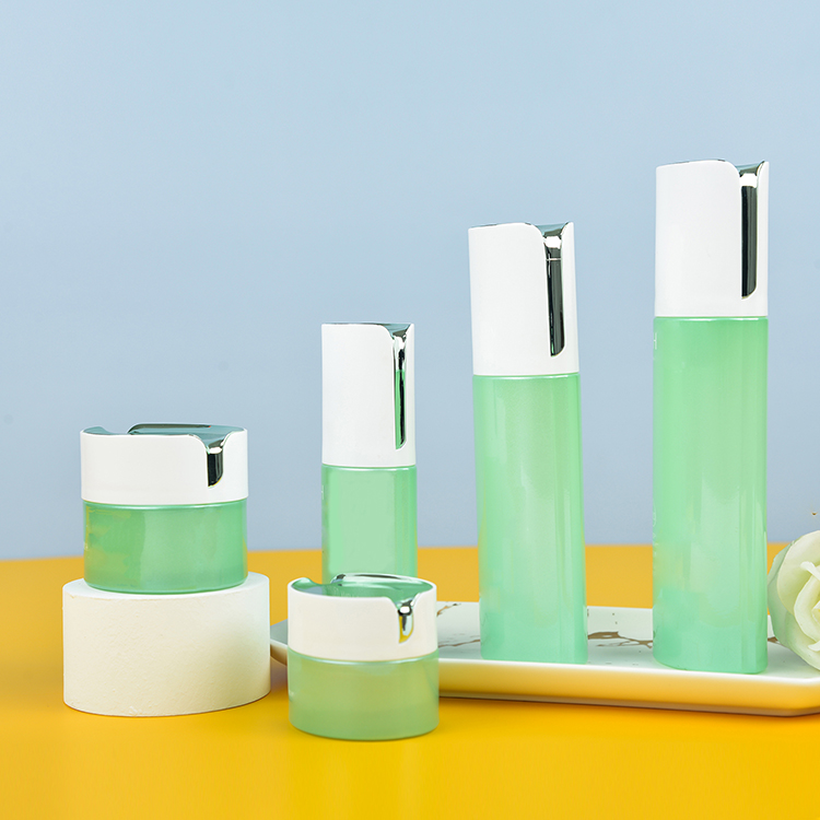 China Manufacturer Low MOQ 15Ml 30Ml 50Ml Customize Logo Green Empty Glass Lotion Bottle