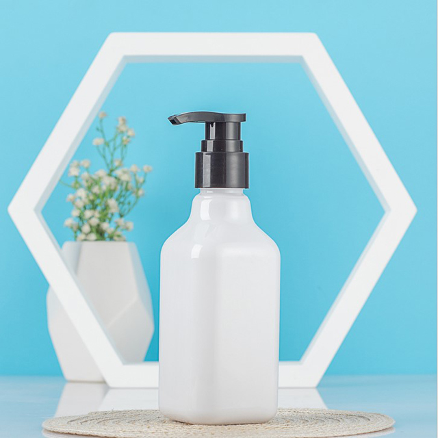 China Manufacturer Plastic Bottle With Pump Dispenser Lotion With Screen Printing