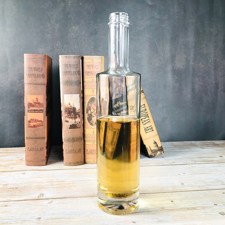 China Manufacturers 70cl 700ml Crystal Gin Glass Bottle with Cork for Spirit