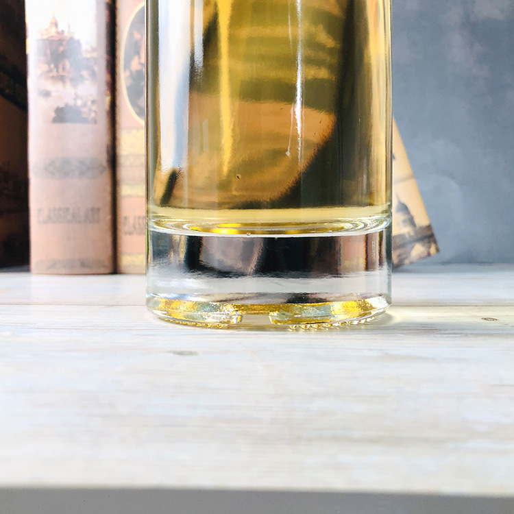 China Manufacturers 70cl 700ml Crystal Gin Glass Bottle with Cork for Spirit