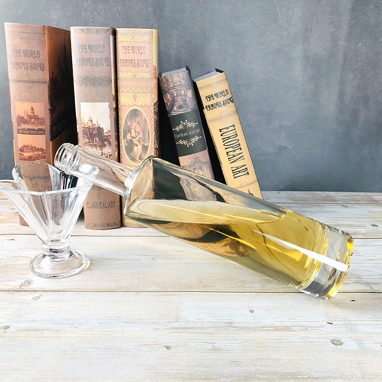 China Manufacturers 70cl 700ml Crystal Gin Glass Bottle with Cork for Spirit