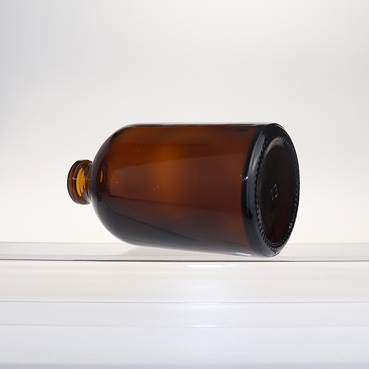 China manufacturers amber Brown injection moulded glass bottles 100ml laboratory glass vial with silicone
