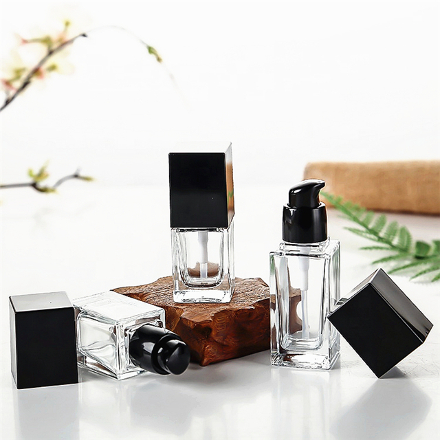 China supplier flint glass cosmetic bottles 15ml glass lotion bottle with pressure pump