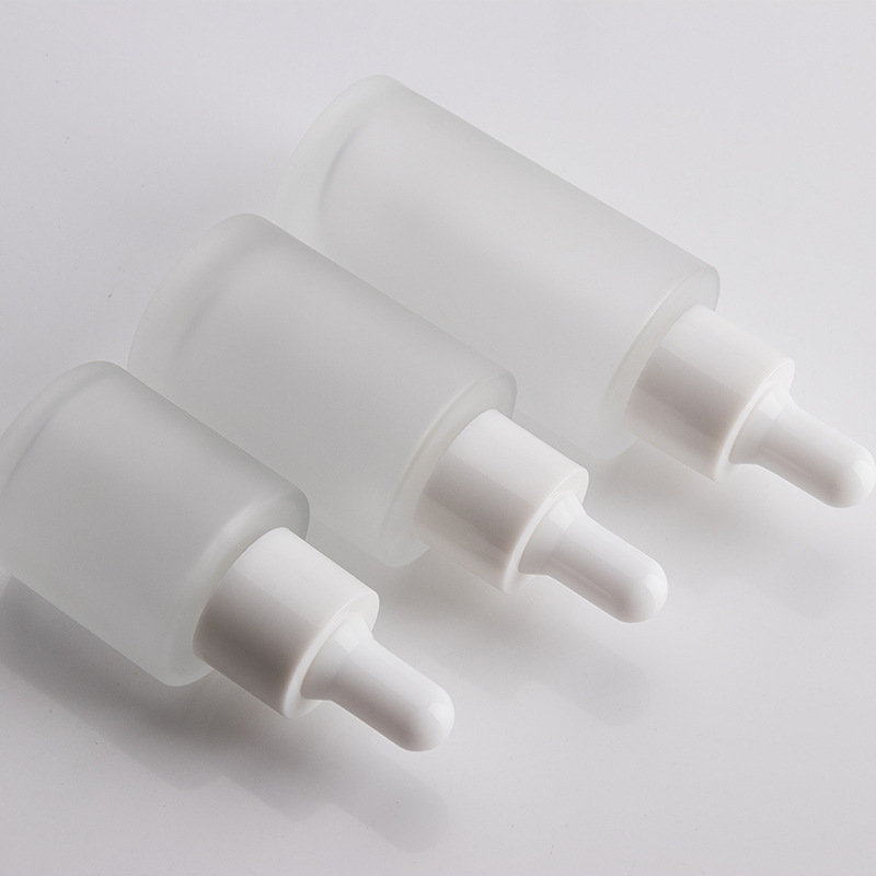 China supplier top quality 20ml 30ml 40ml 50ml 60ml flat shoulder essential oil dropper empty amber glass bottles