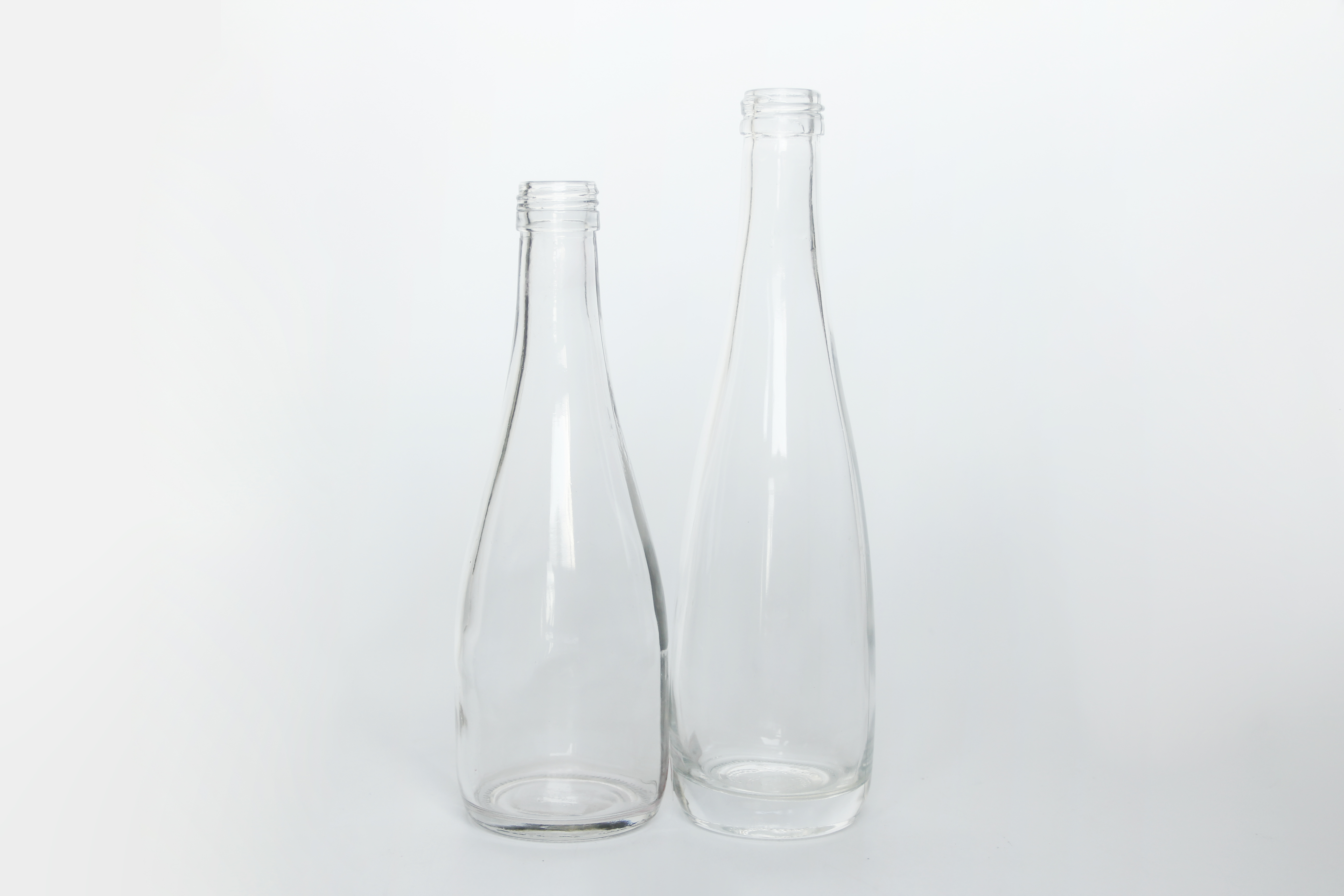 Classic 250ml Water Tear Shape Glass Bottles popular for Juice Drinks Packaging