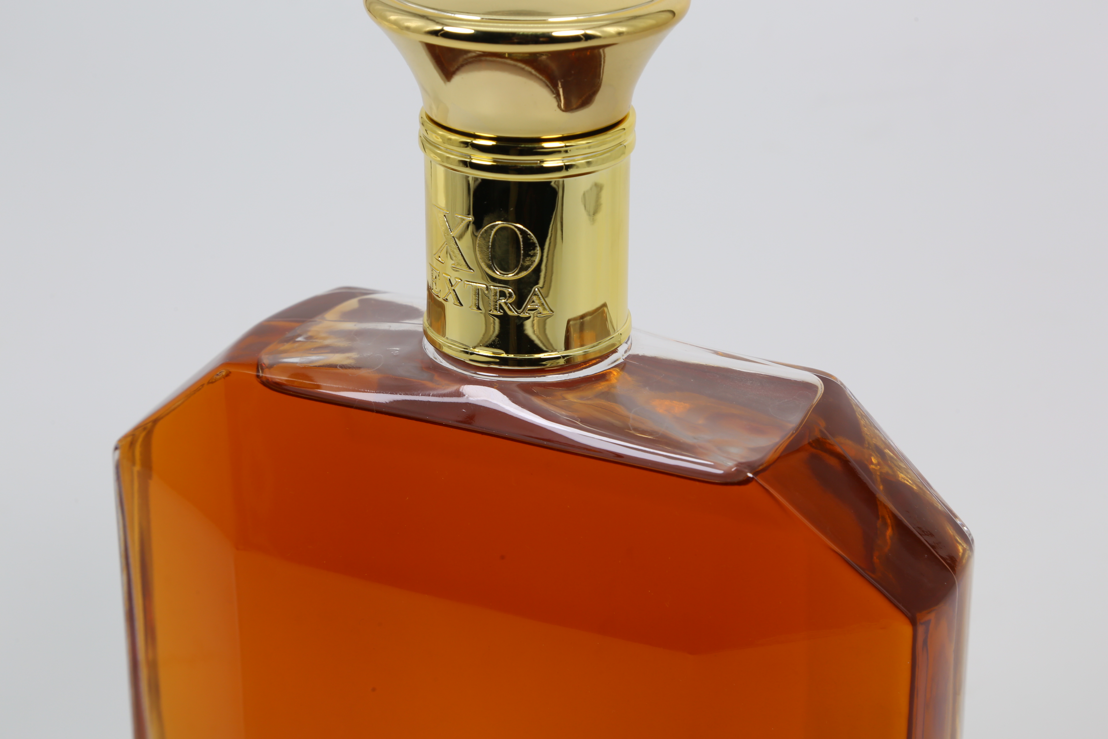 Classic crystal transparency super flint glass spirit bottle with heavy plastic cap