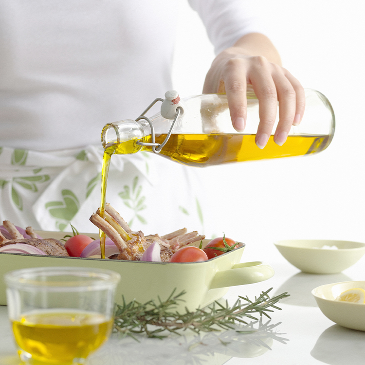 Clear Color Glass Material Round Shape Empty Glass Swing Top Bottles With Stoppers For Beverage