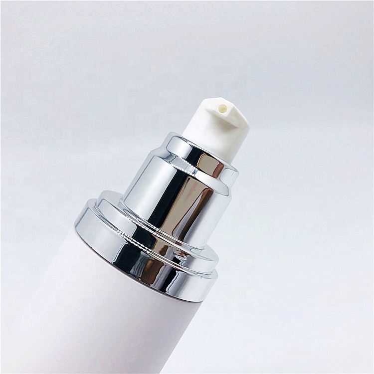Clear plastic bottles and jars cosmetic packaging for creams and moisturizers with silver cap