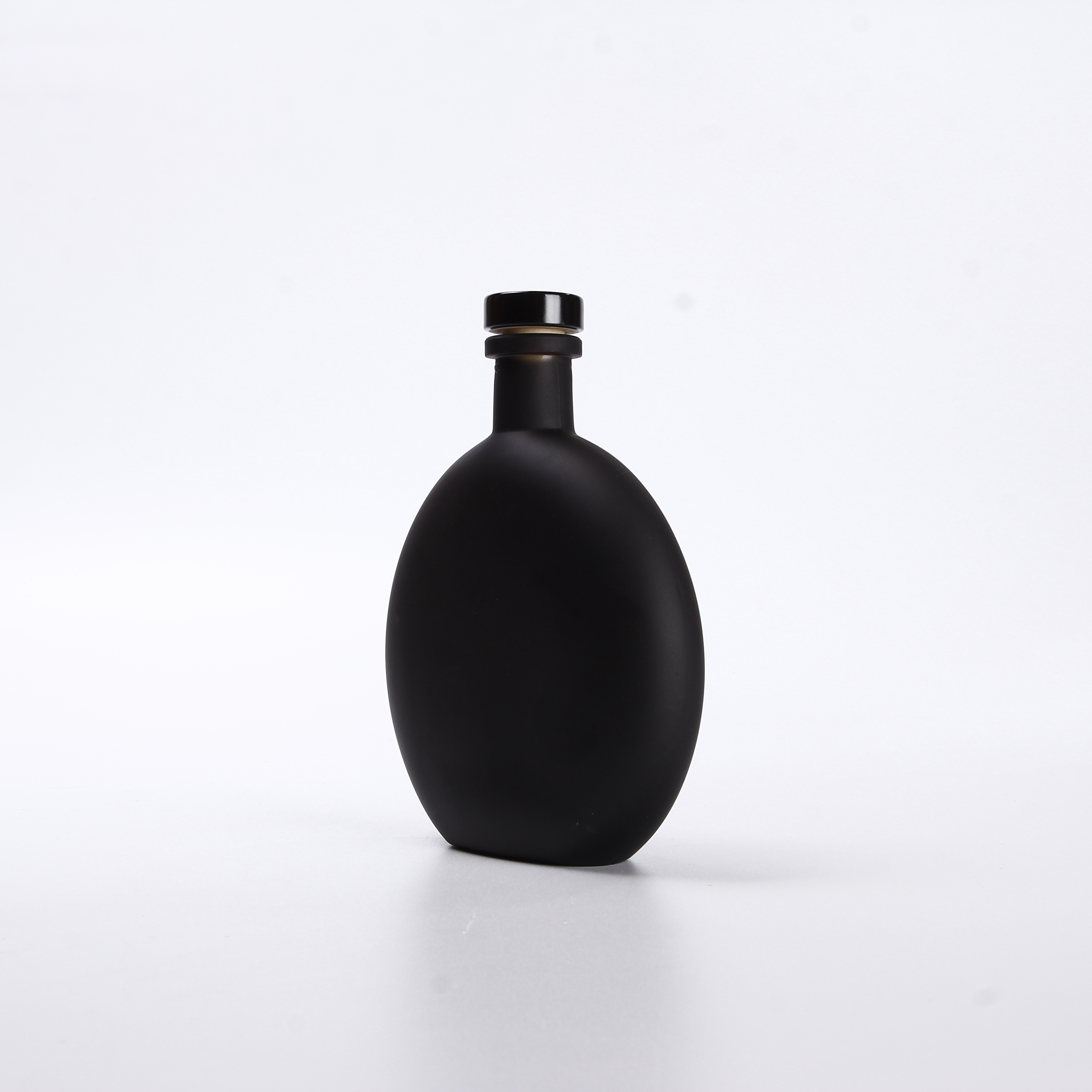 Coated Colors Glass Bottle 250ml 500ml Glass Whisky Vodka Bottle For Gin Juice coffee With Wood Cork Stopper