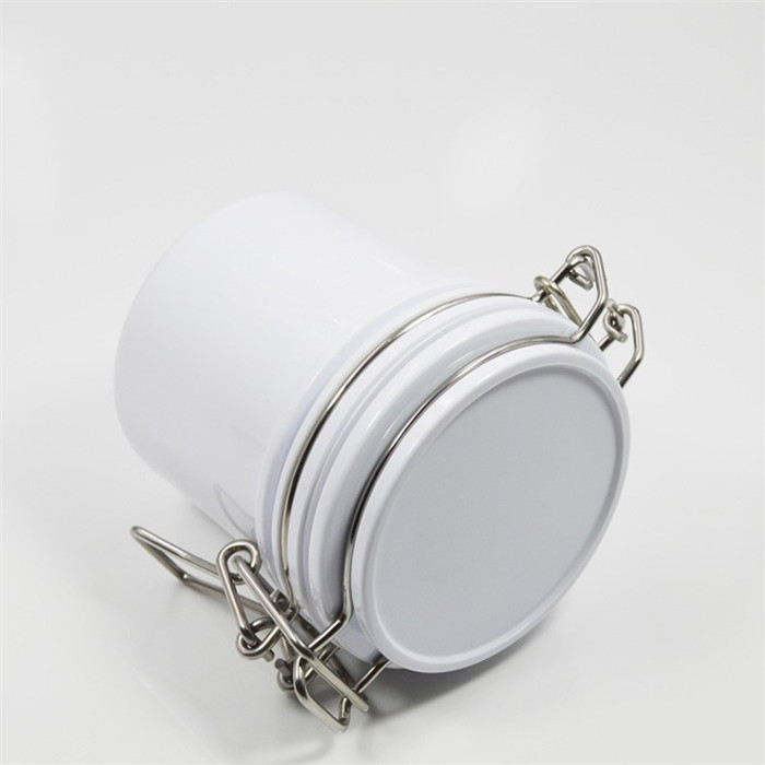 Cookie plastic container with clamp lid for daily use