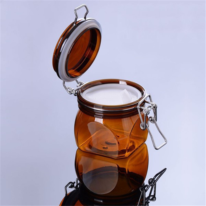 Cookie plastic container with clamp lid for daily use