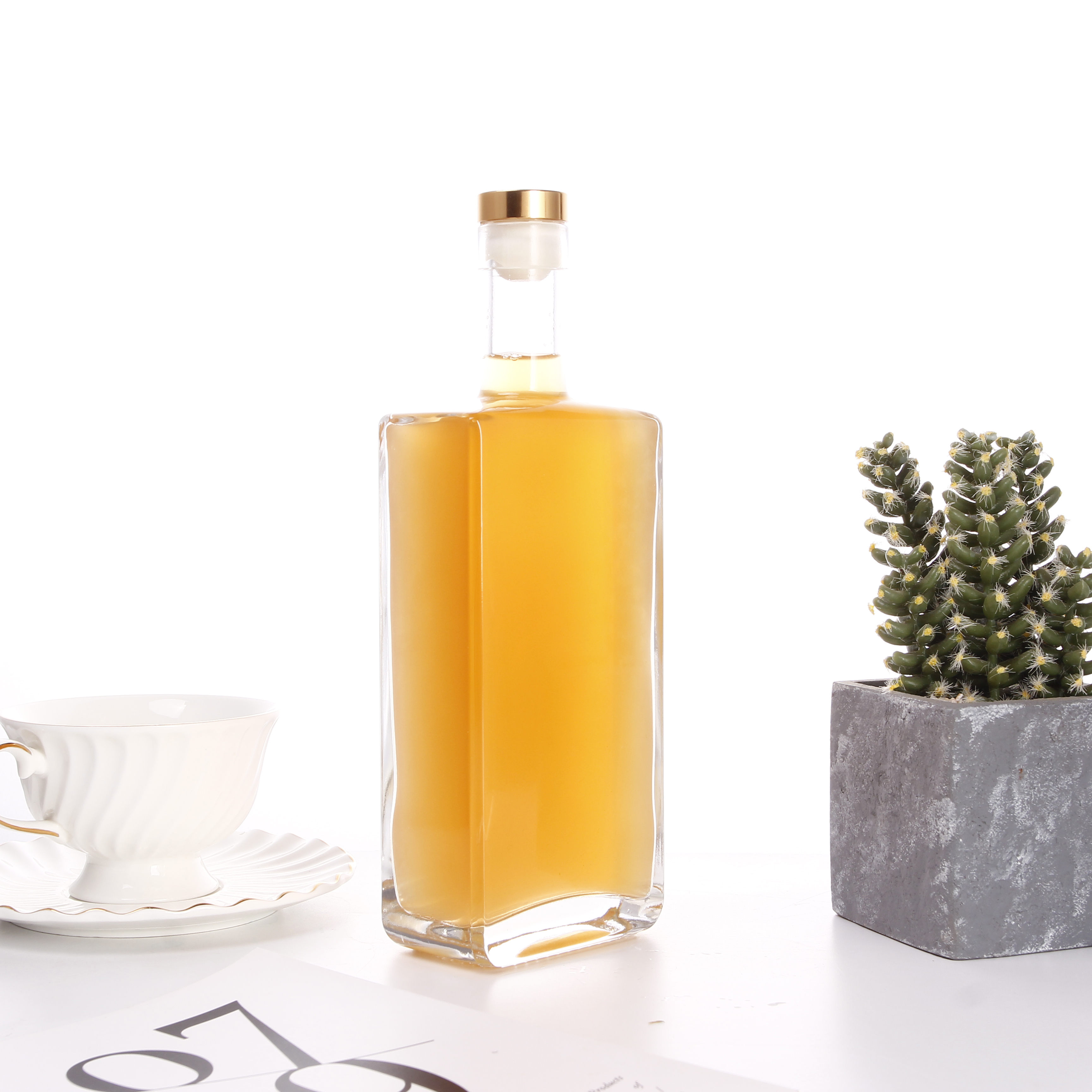 Cork Top 750 ml Spirit Glass Bottle wholesale Empty Clear Spirit Glass Bottle 500ml Flint Square for Whisky