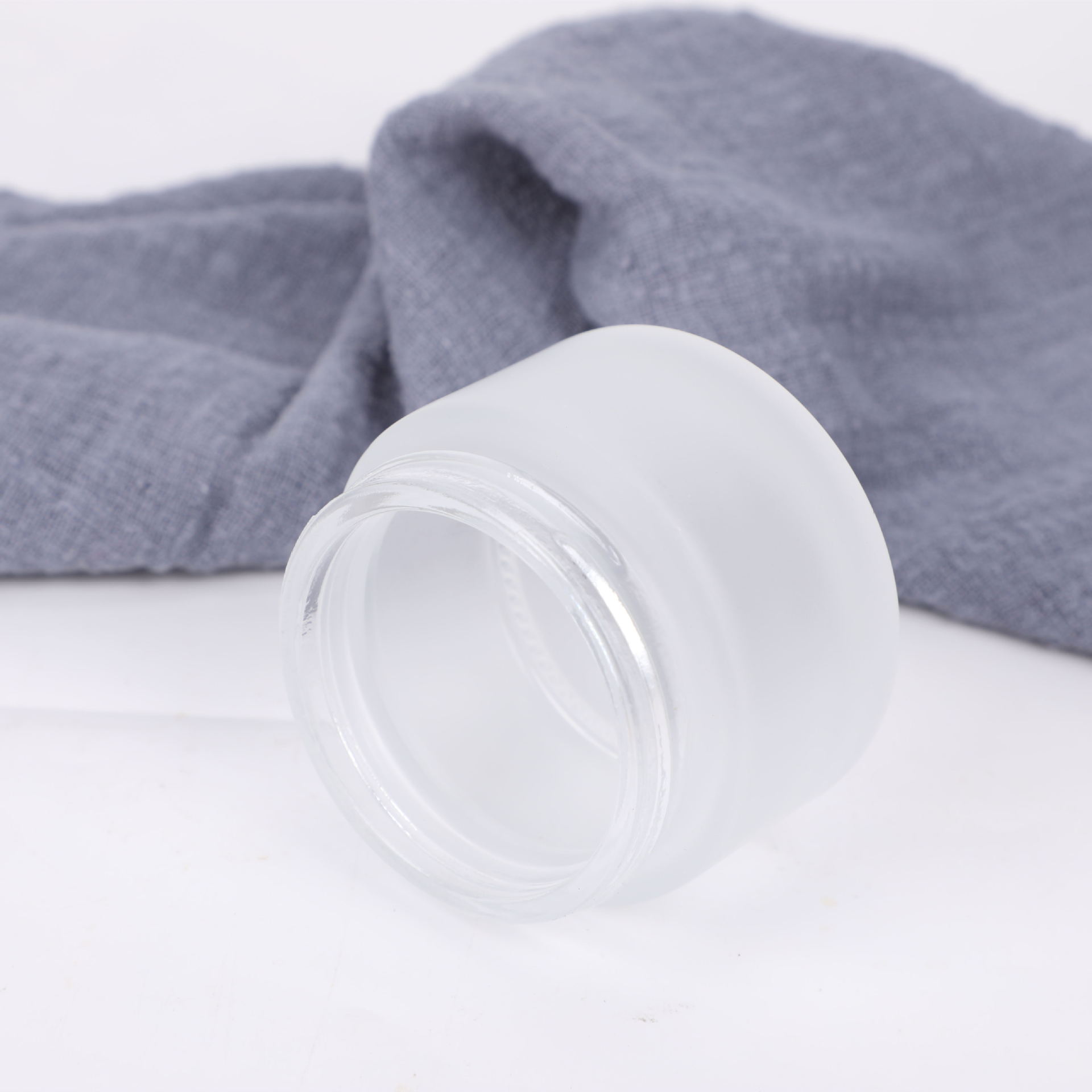 Cosmetic 5 10 15 20 30 50 100ml clear frosted glass jar with gold silver black white plastic lid for body cream