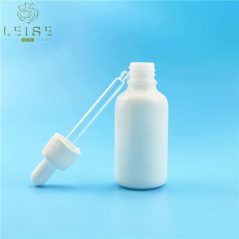 Cosmetic packaging 30 ml white porcelain round bottle with dropper eco-friendly bamboo cap bottle with pipette 2oz
