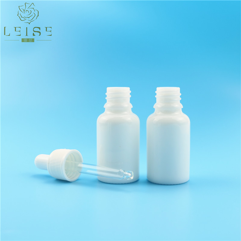 Cosmetic packaging 30 ml white porcelain round bottle with dropper eco-friendly bamboo cap bottle with pipette 2oz