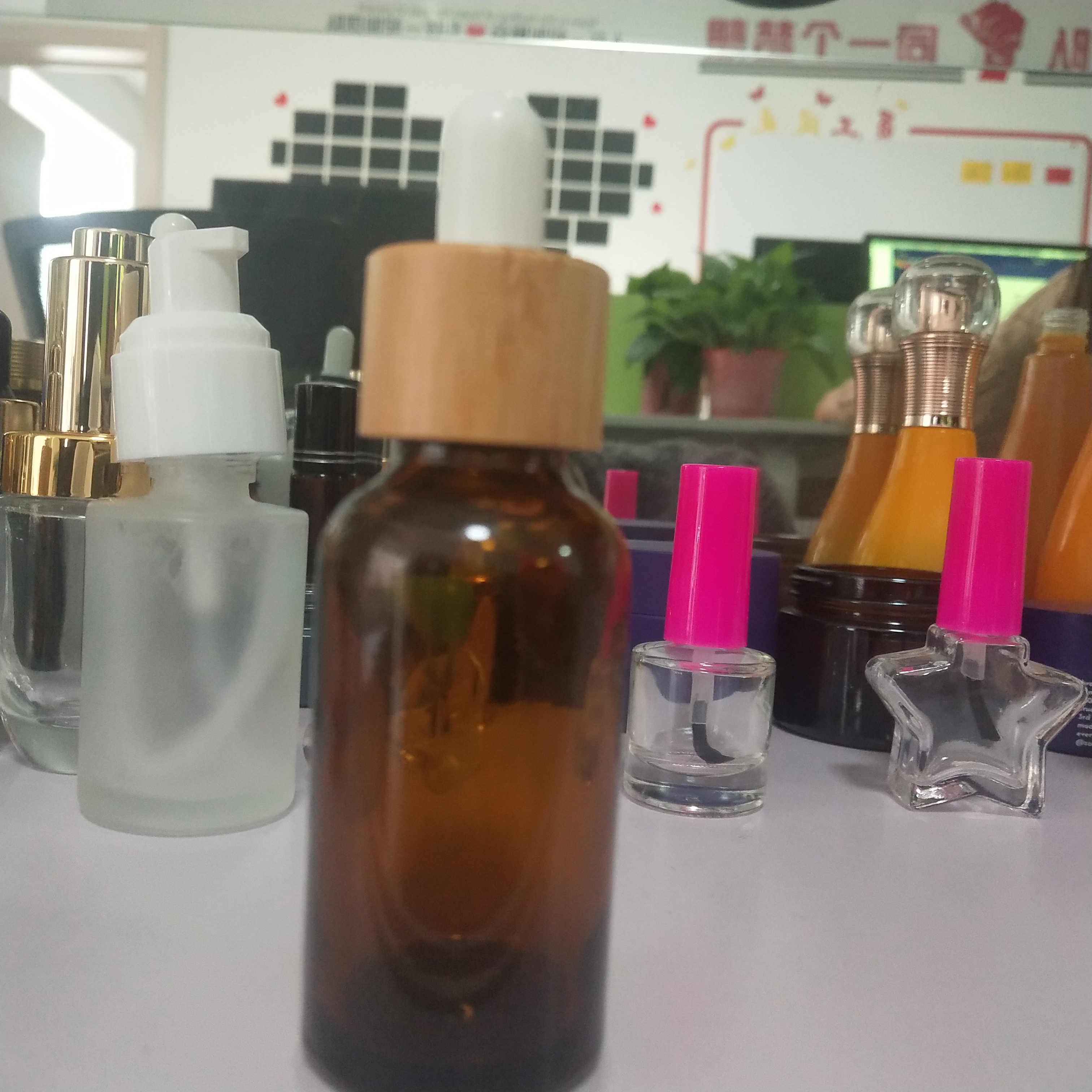 Cosmetic packaging slope shoulder 30ml glass dropper bottles pink matte glass serum bottles 30 ml 1oz matt black dropper bottle
