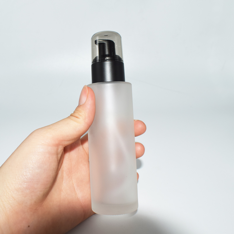 Cosmetic skincare packaging flat shoulder glass bottle 100 ml black pump body lotion bottle