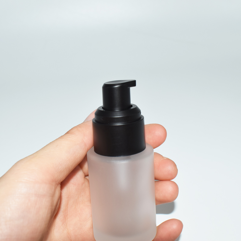 Cosmetic skincare packaging flat shoulder glass bottle 100 ml black pump body lotion bottle