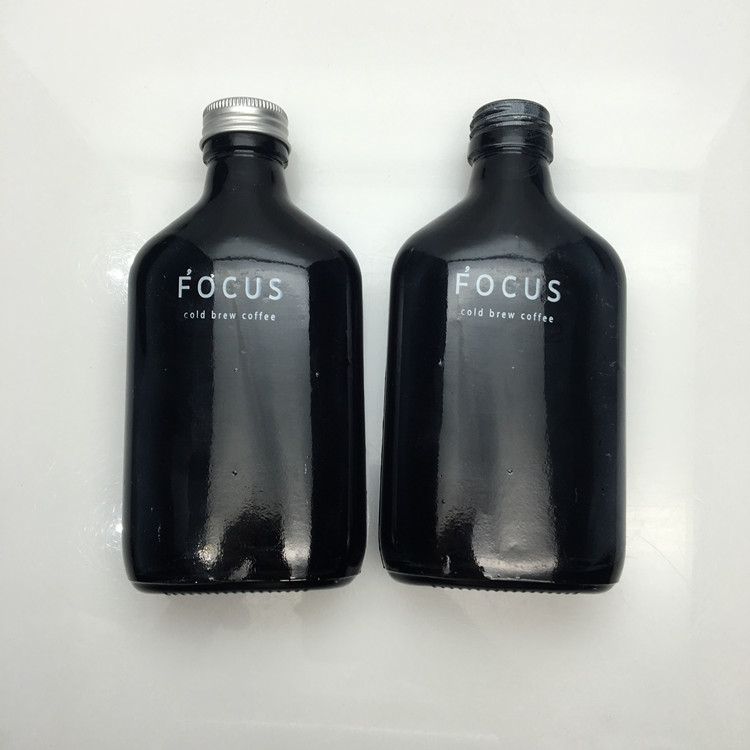 Creative 200ml spray black color flat glass cold brew coffee bottles with screw cap