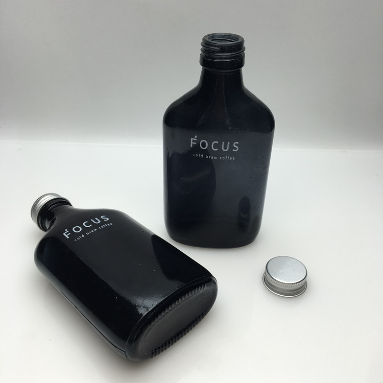Creative 200ml spray black color flat glass cold brew coffee bottles with screw cap