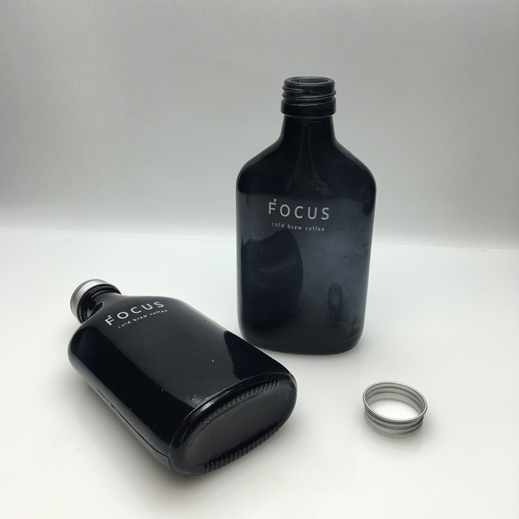 Creative 200ml spray black color flat glass cold brew coffee bottles with screw cap