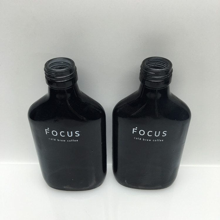 Creative 200ml spray black color flat glass cold brew coffee bottles with screw cap