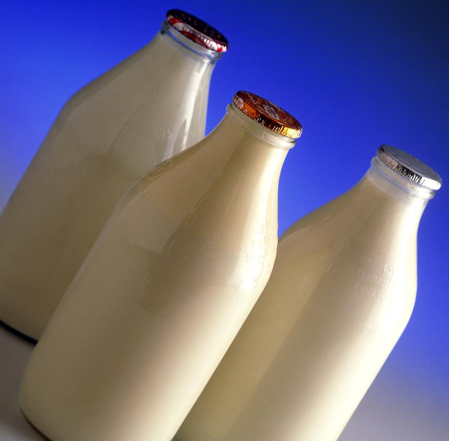 Custom High-quality Fresh Milk Glass Bottle Beverage Bottles and Packing