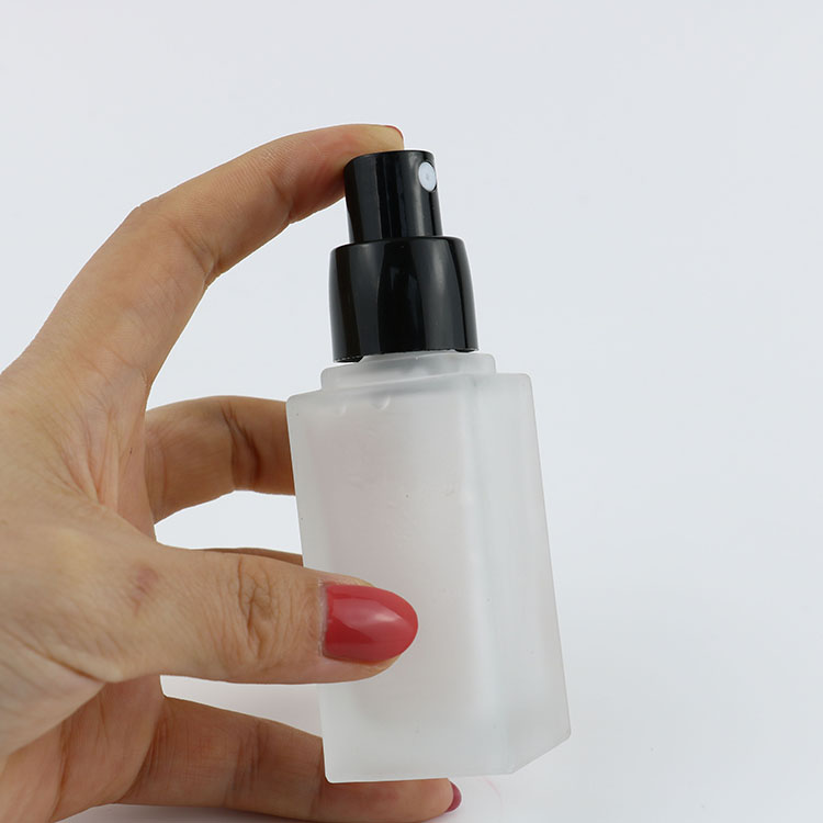 Custom LOGO Square Frosted Empty Glass Perfume Bottle With Spray Lid