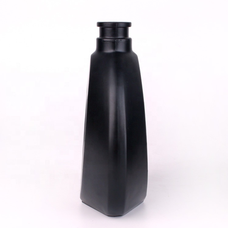 Custom Luxury 500ml empty flat matte black gin whiskey liquor glass bottle with stopper