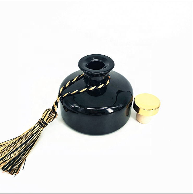 Custom Made High End Vintage Decorative Aroma Diffuser Bottle Reed Diffuser Glass Bottle