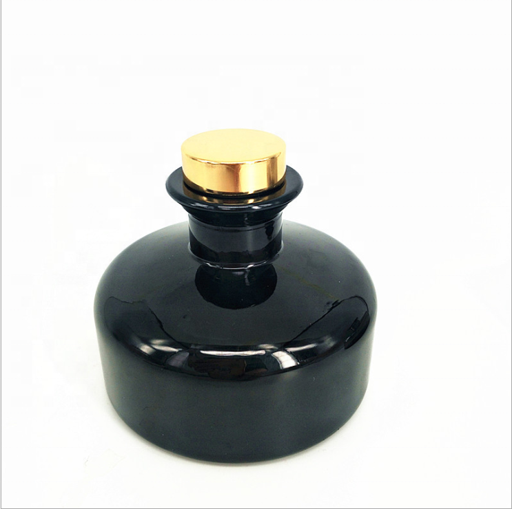 Custom Made High End Vintage Decorative Aroma Diffuser Bottle Reed Diffuser Glass Bottle