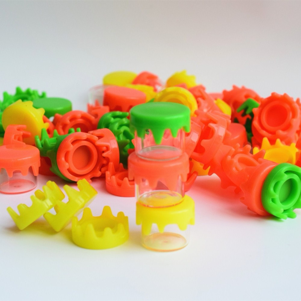 Custom Packaging free samples glass container 5ml 6ml glass jars 6ml glass concentrate containers with plastic caps silicone lid