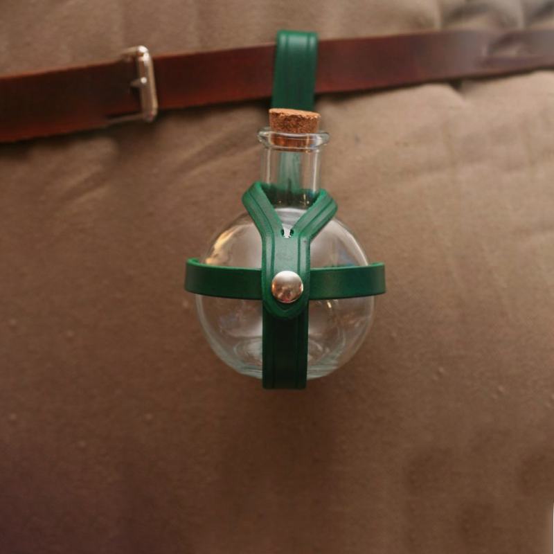 Custom Wizard Dark Magic Cork Potion Liquid Bottle Holder Leather Potion Bottle Holder with Clip