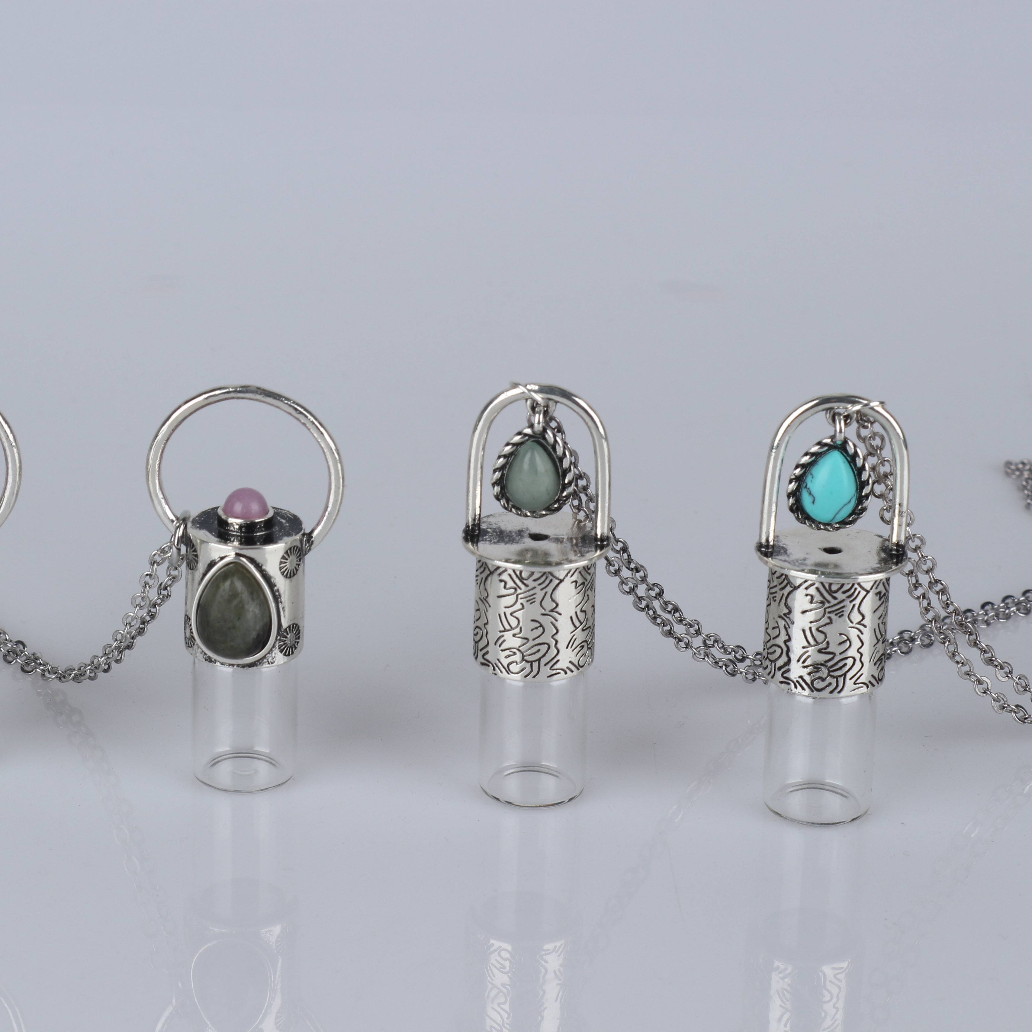 Custom crystal perfume oil bottle necklace pendant beautiful essential oil diffuser charm oil perfume bottle