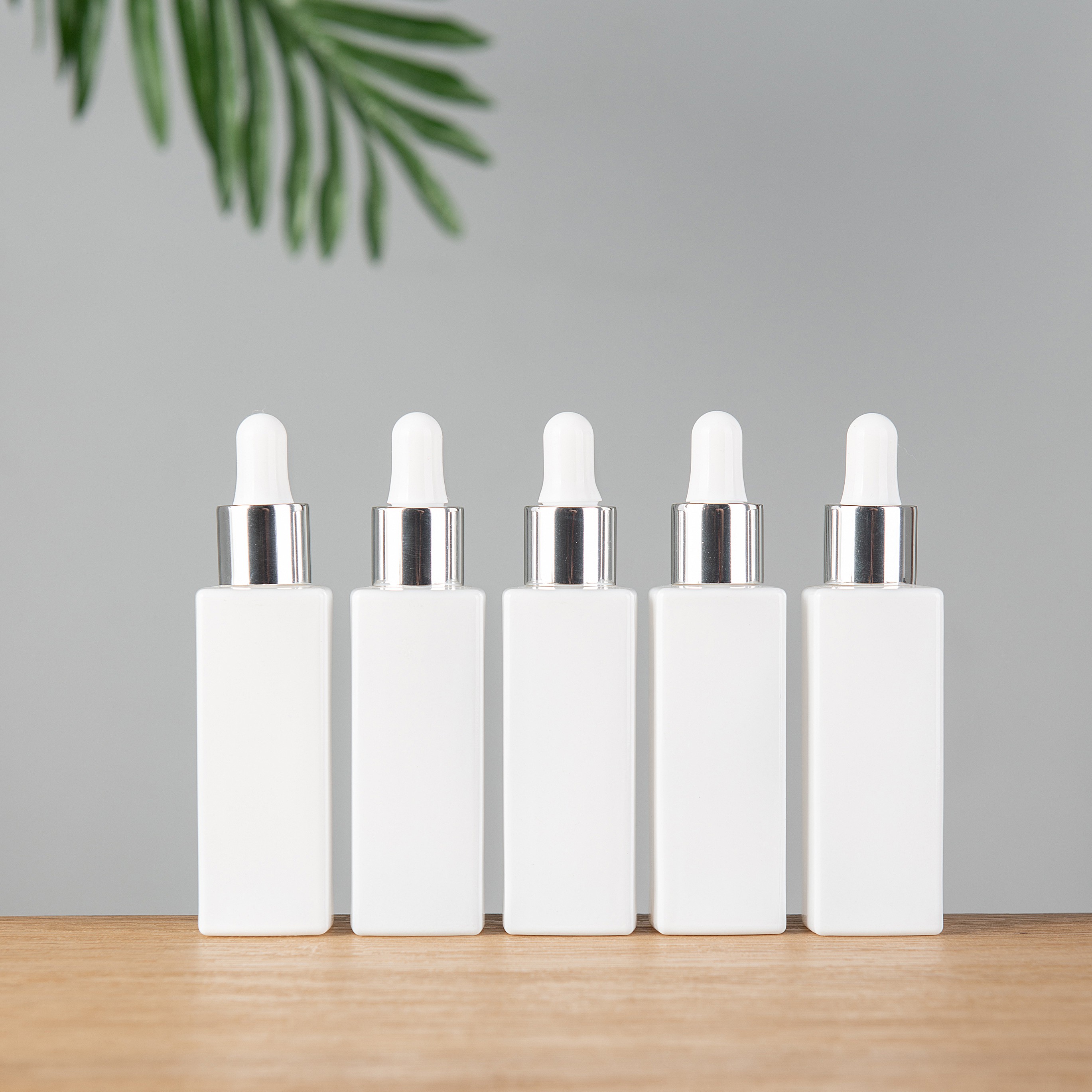 Custom eco friendly cosmetic skincare packaging container oil glass dropper bottle 30ml with aluminum dropper