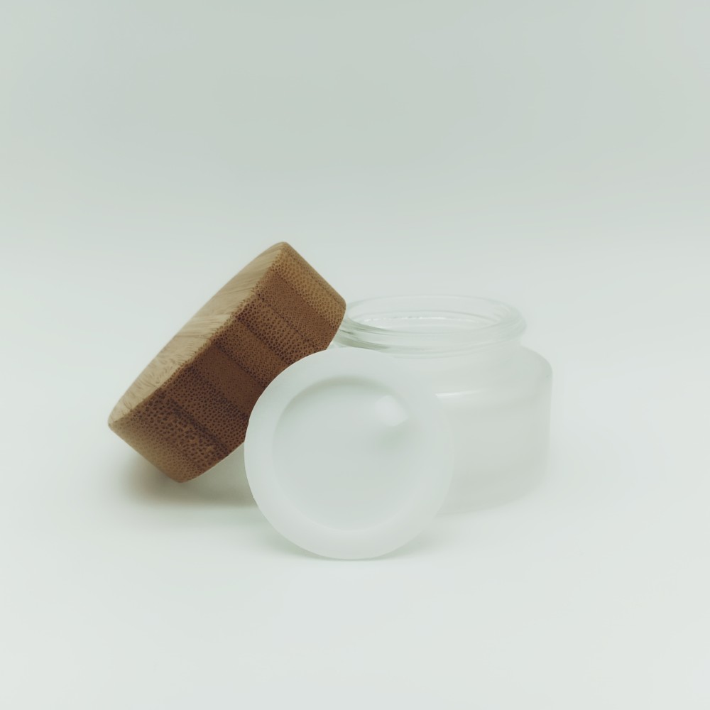 Custom empty 15g 20g 25g 30g 50g 100g 150g 200g 250g cosmetic glass cream jar with round packaging with engrave bamboo lid