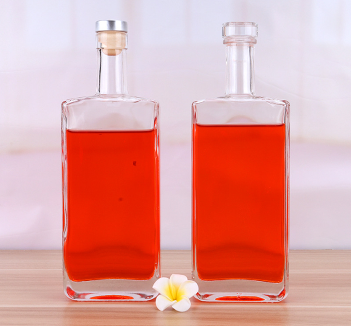 Custom flint wine liquor glass bottle 500ml regular square flat glass liquor bottle with polymer cork or glass cover