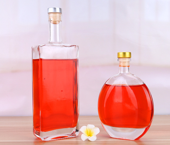 Custom flint wine liquor glass bottle 500ml regular square flat glass liquor bottle with polymer cork or glass cover