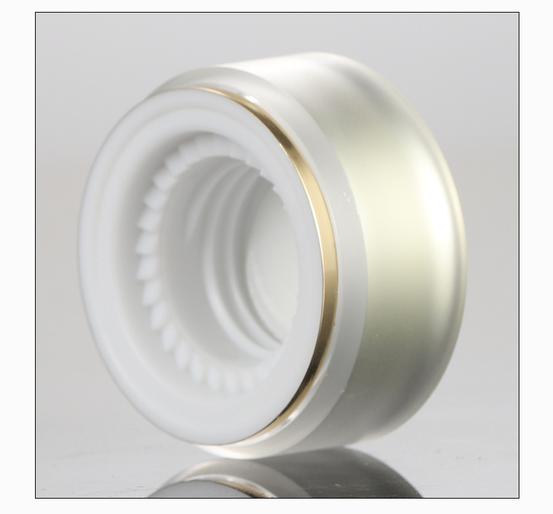 Custom logo luxury 150ml 100ml 40ml 50g 30g square glass bottle and jar cosmetic package with gold cap in good price