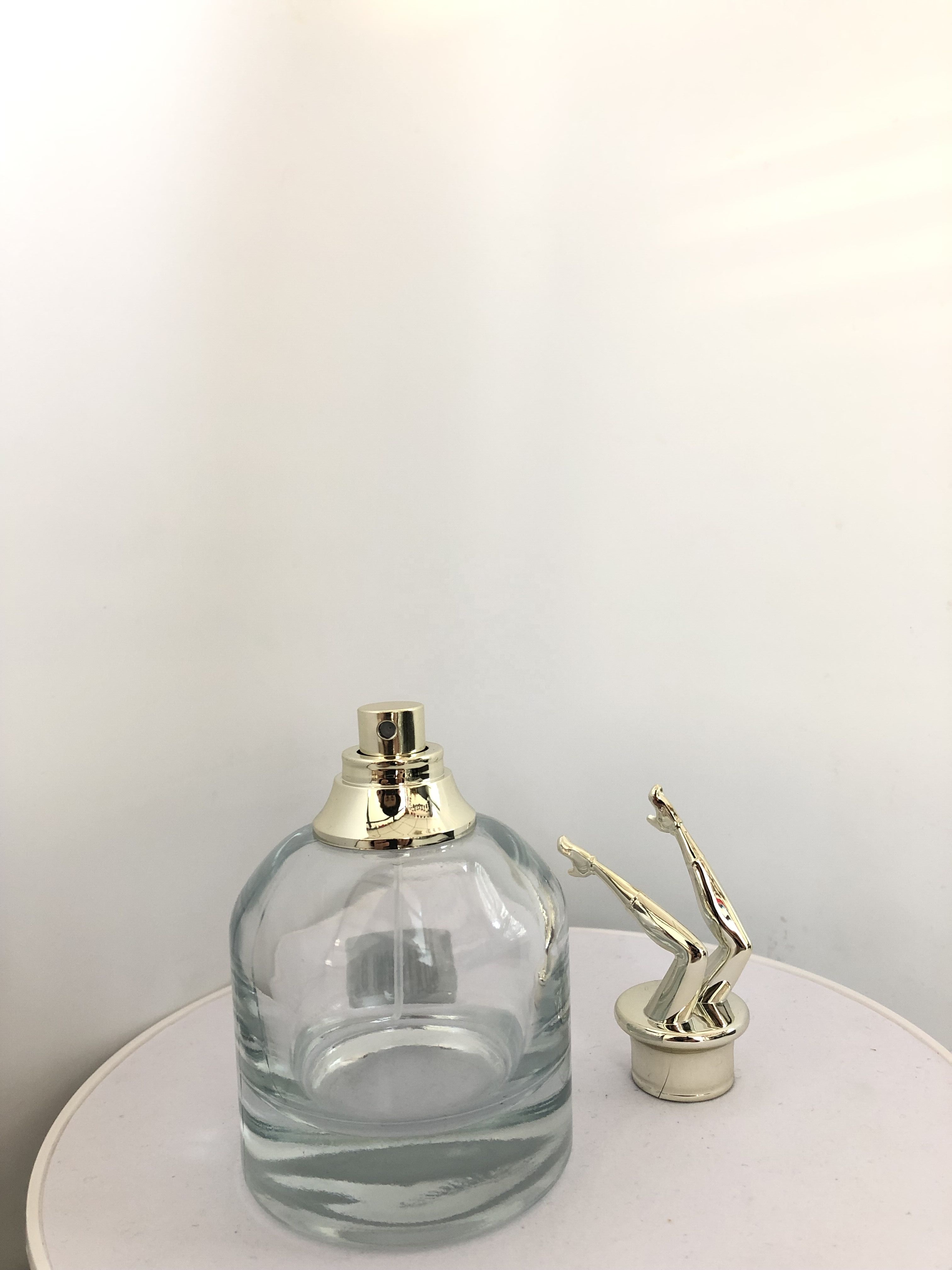 Custom made empty 90ml glass perfume bottle with special spray acrylic lid