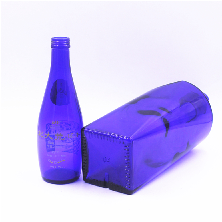 Customize 330ml 500ml 750ml screen printing embossed logo empty spirits vodka liquor tequila gin blue screw cap glass bottle