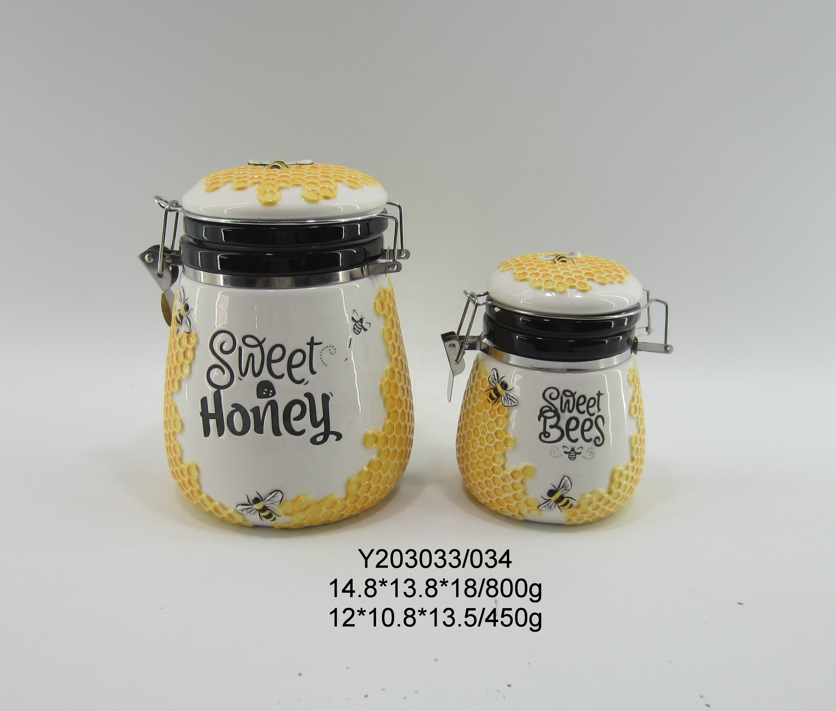 Customized Ceramic Beehive Honey Jar with a ceramic lid Bee design Honey Pot